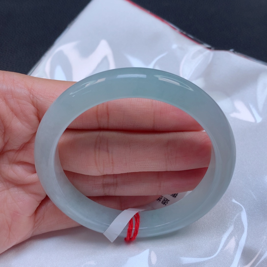 翡翠手镯未镶嵌天然