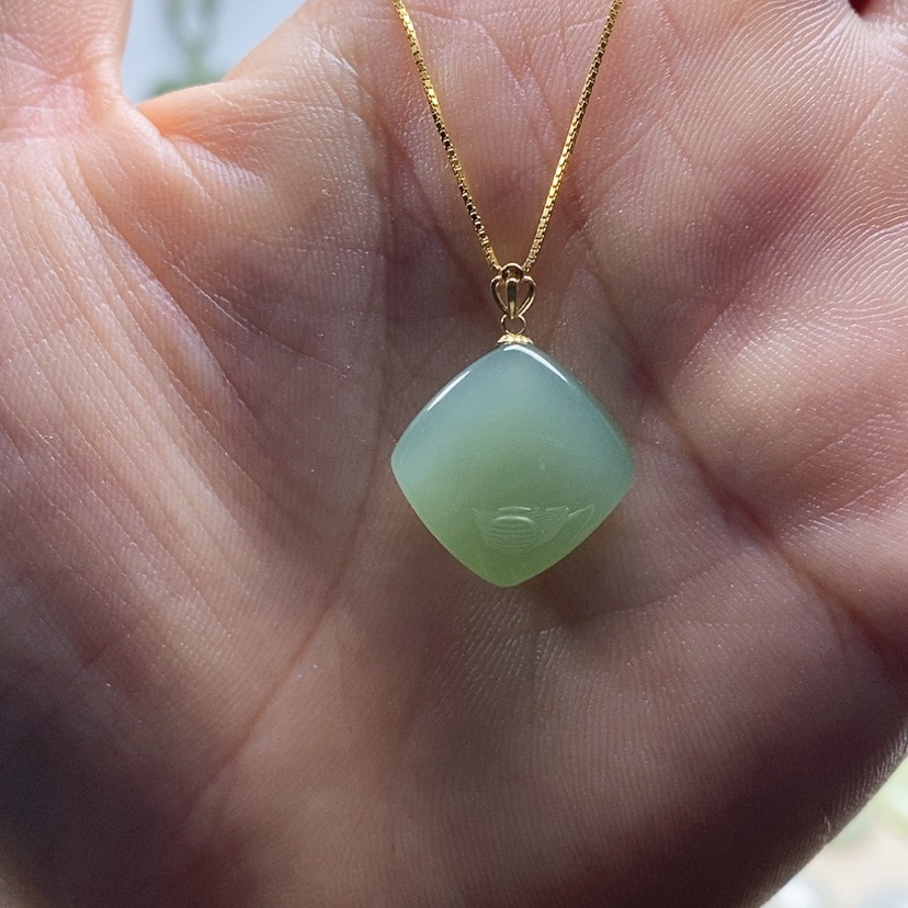 【闪购商品】和田玉18K金镶嵌颈饰