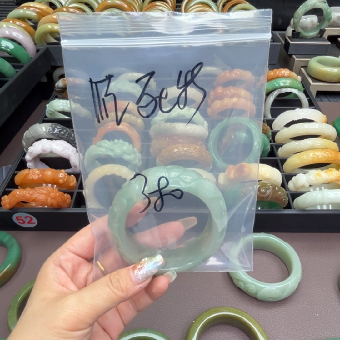 石英质玉手镯未镶嵌忙****）