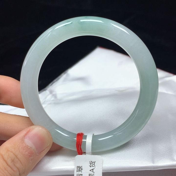 翡翠手镯（圆镯）未镶嵌55.3