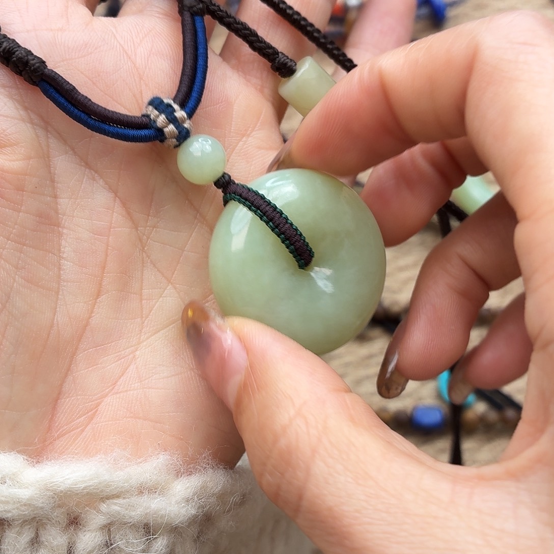 蜡***新和田玉未镶嵌颈饰