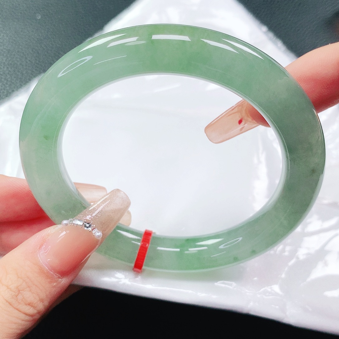 翡翠手镯未镶嵌57圈