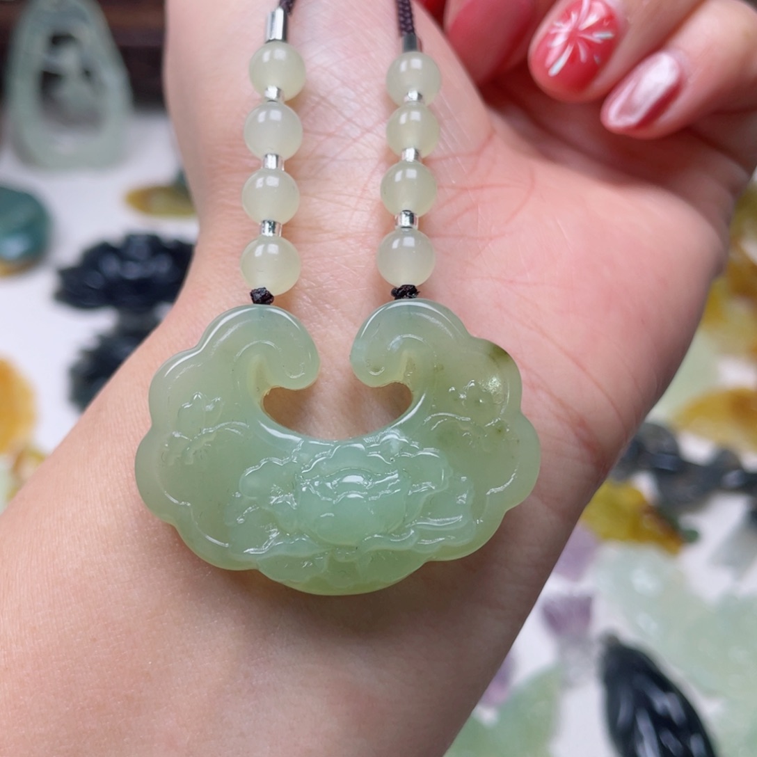 蛇纹石玉颈饰未镶嵌