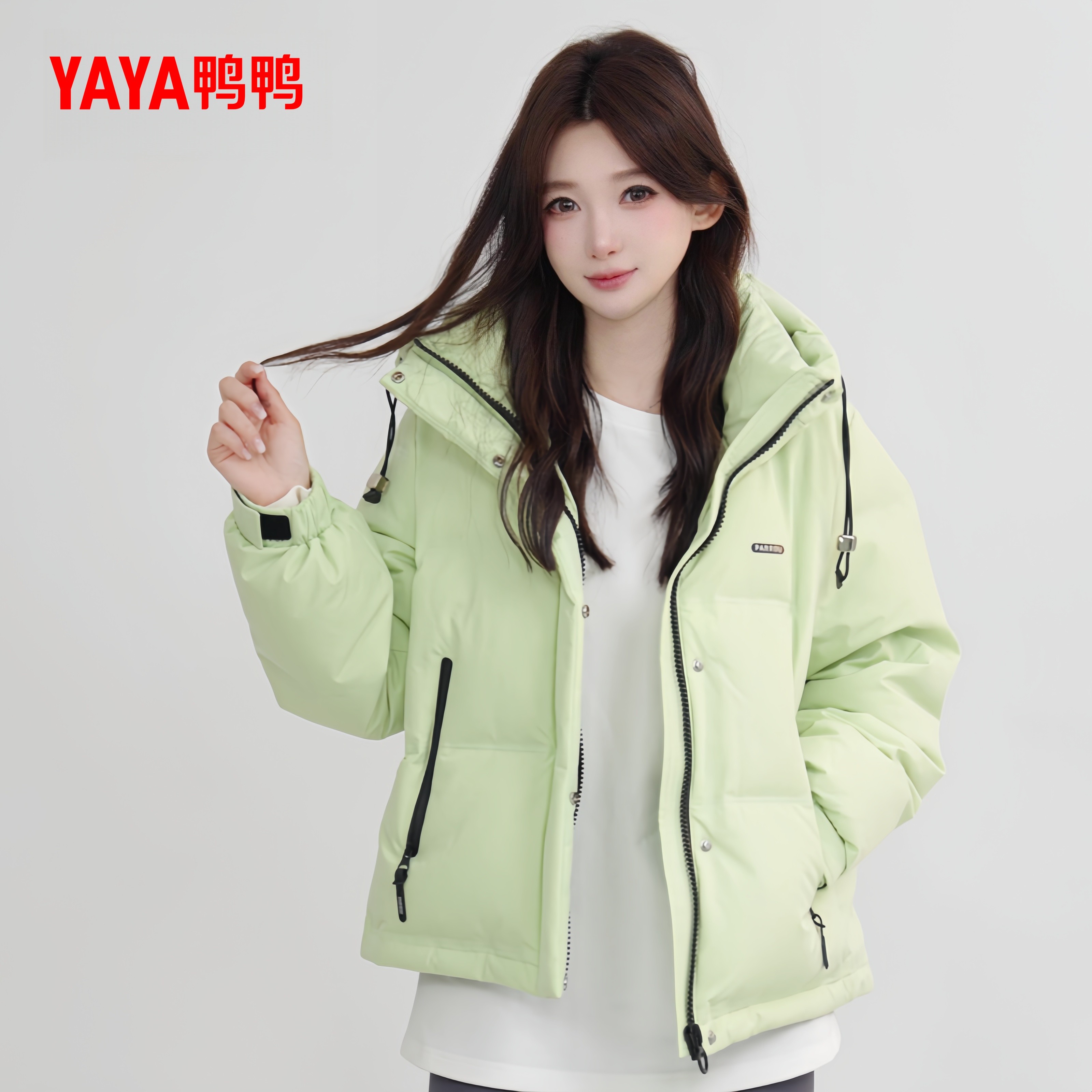 鸭鸭2025冬新款女士短款羽绒服连帽时尚休闲大口袋御寒鸭鸭羽绒服
