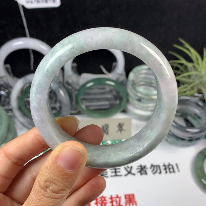 翡翠未镶嵌手镯24号。 56.6圈