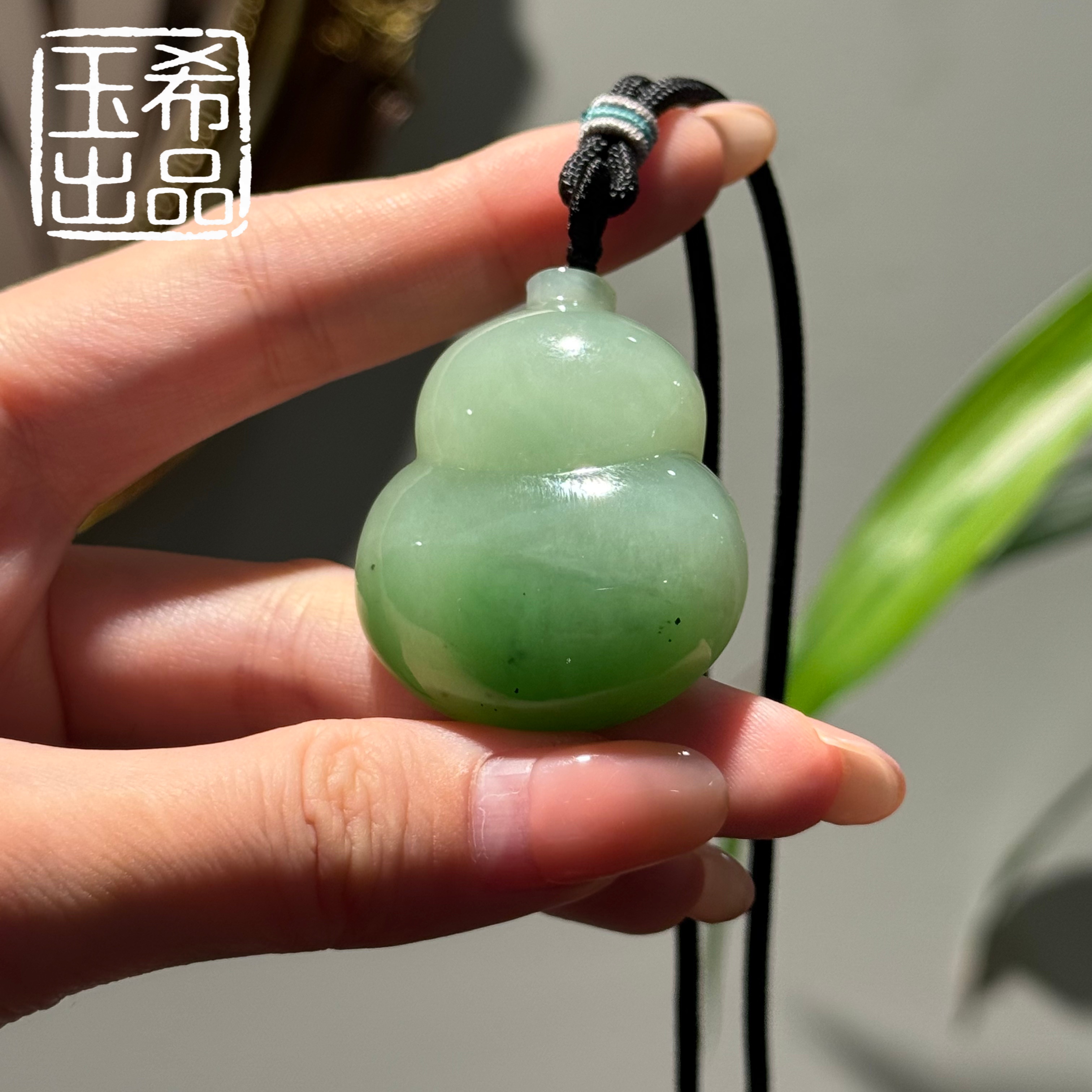 珍藏级 和田玉 俄料 苹果绿 葫芦吊坠 40*34*12  Y327