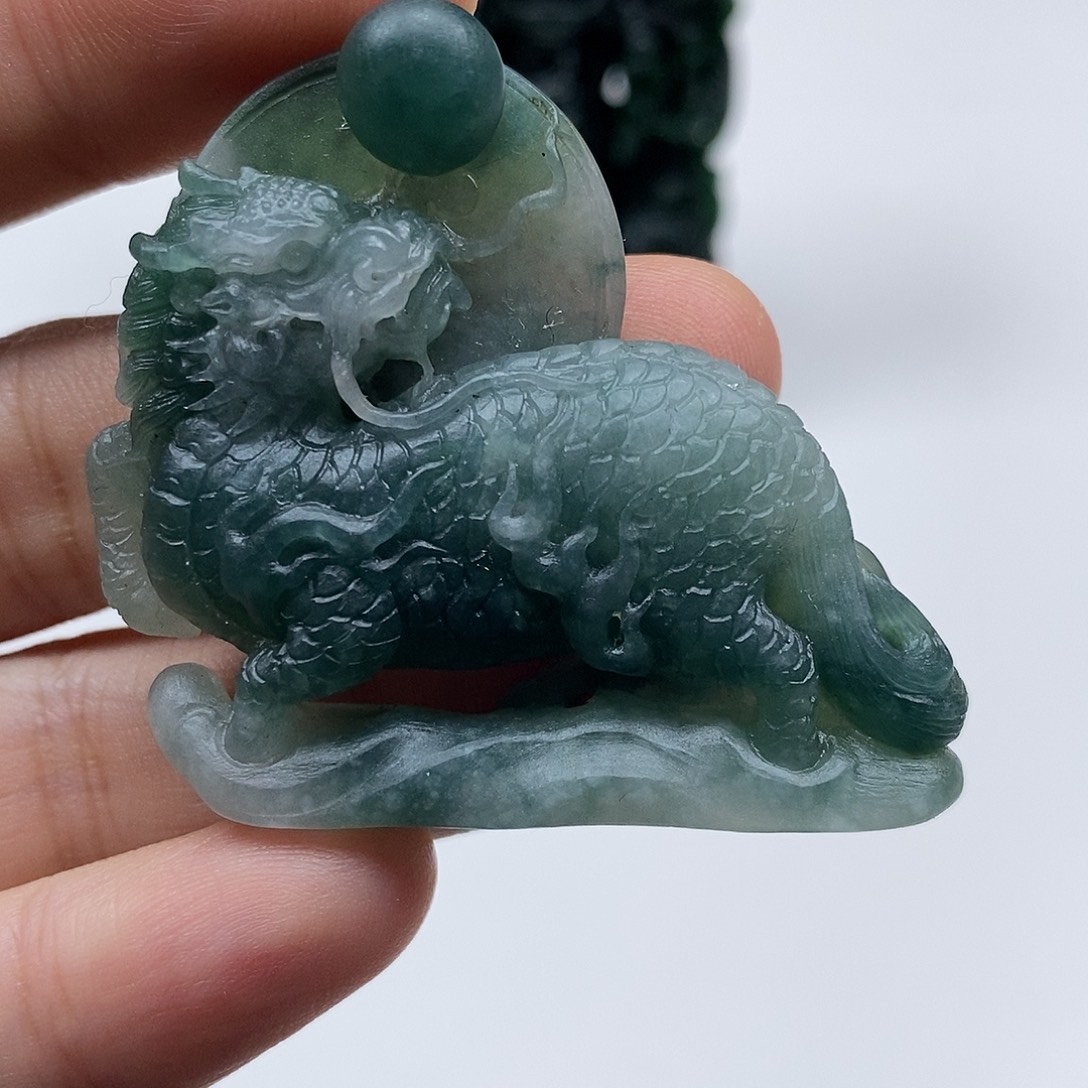 定制翡翠未镶嵌麒麟