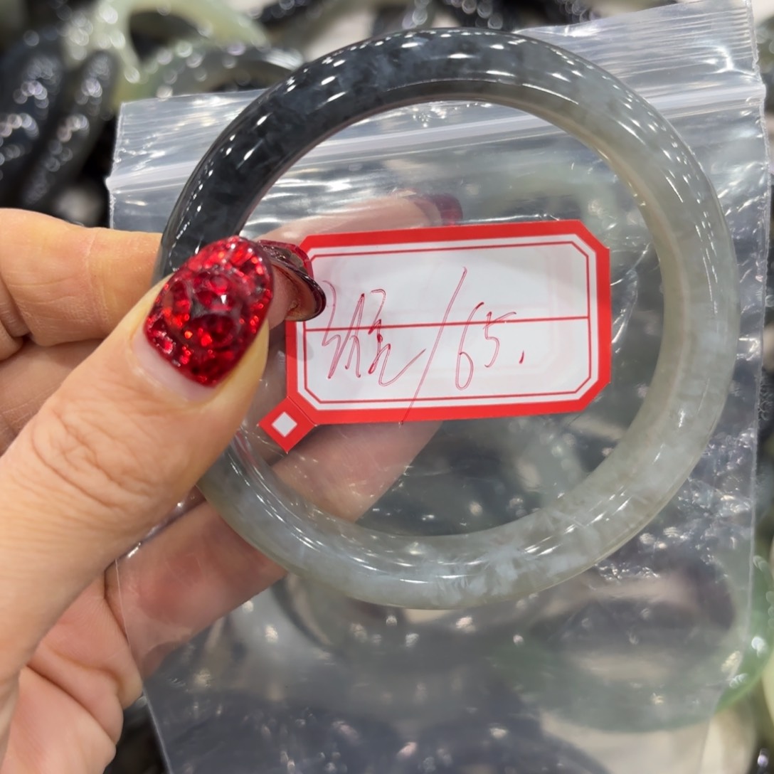 蛇纹石玉手镯未镶嵌谁****菜