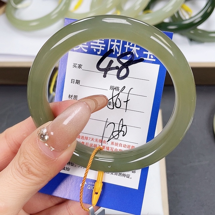 和田玉手镯未镶嵌