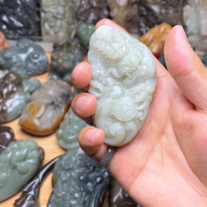 和田玉未镶嵌挂件闲**步