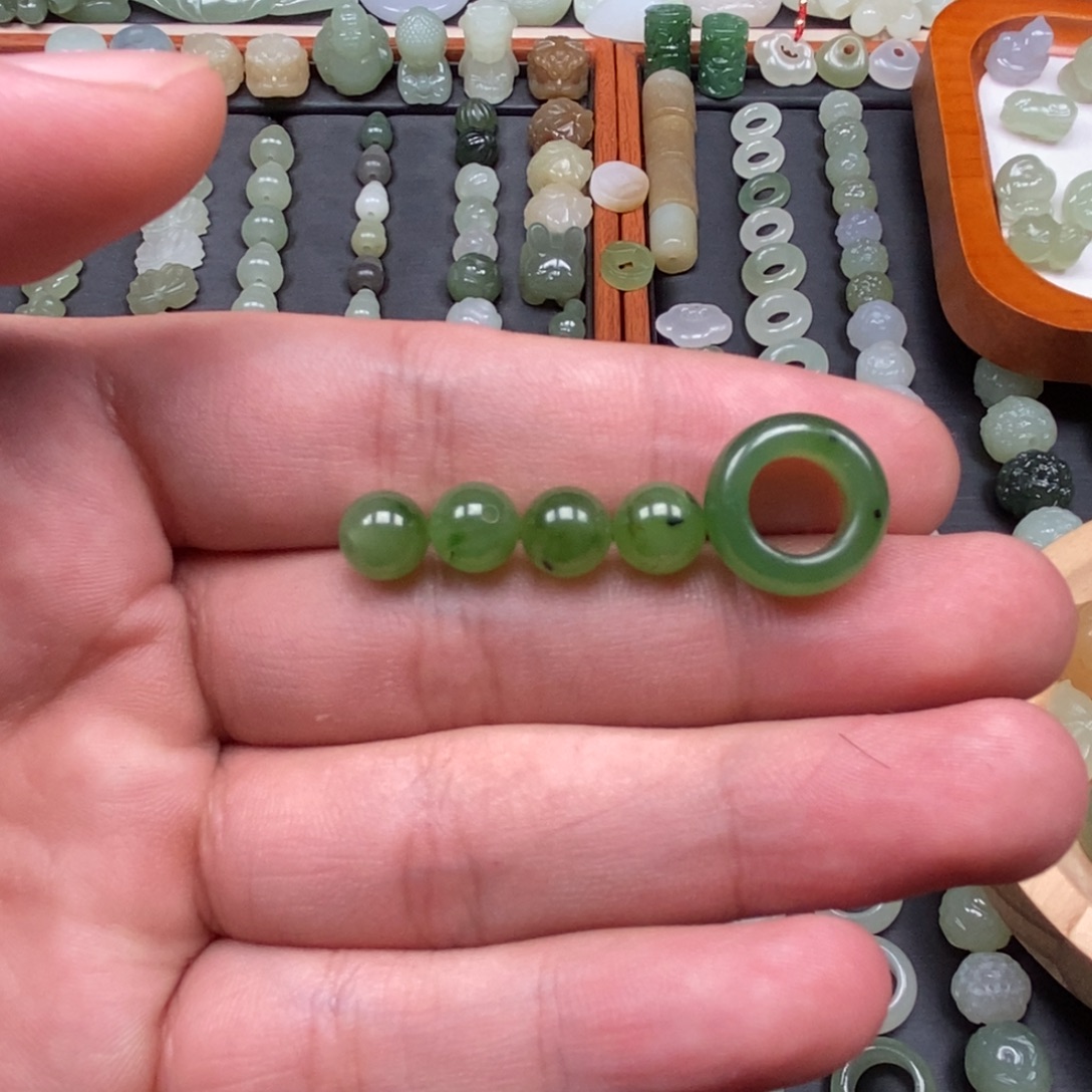 猫***n和田玉未镶嵌颈饰