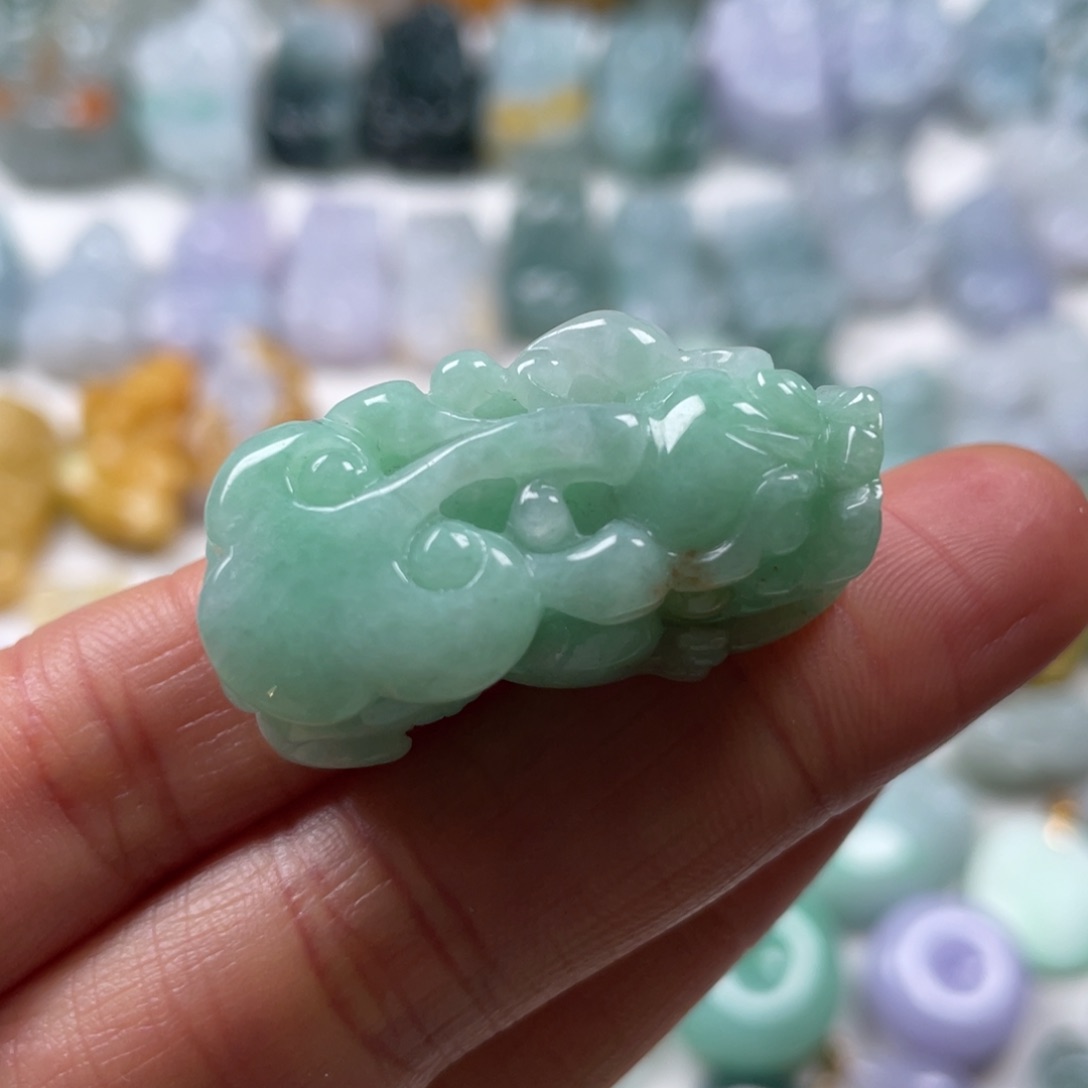 翡翠吊坠(赠链)未镶嵌