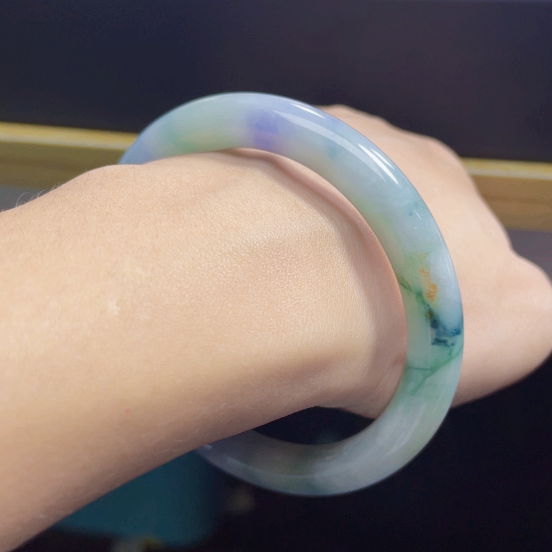 翡翠未镶嵌手镯57圆条有纹不退换