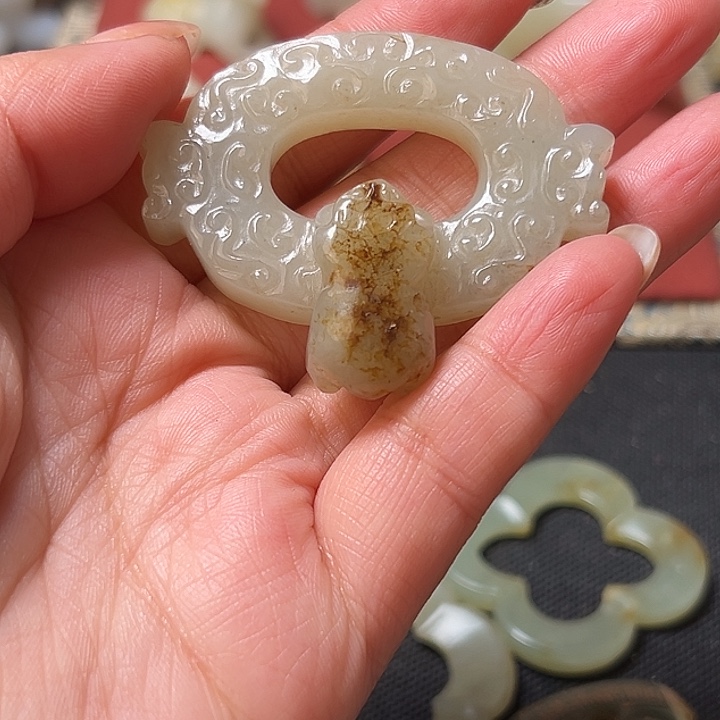 杨***柳和田玉（糖玉）未镶嵌颈饰