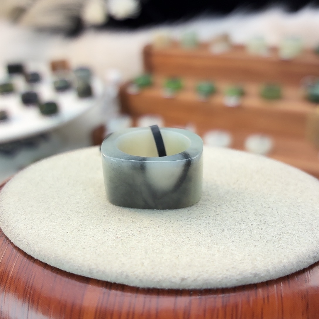 是***～和田玉未镶嵌戒指i19青花方圆16.4mm