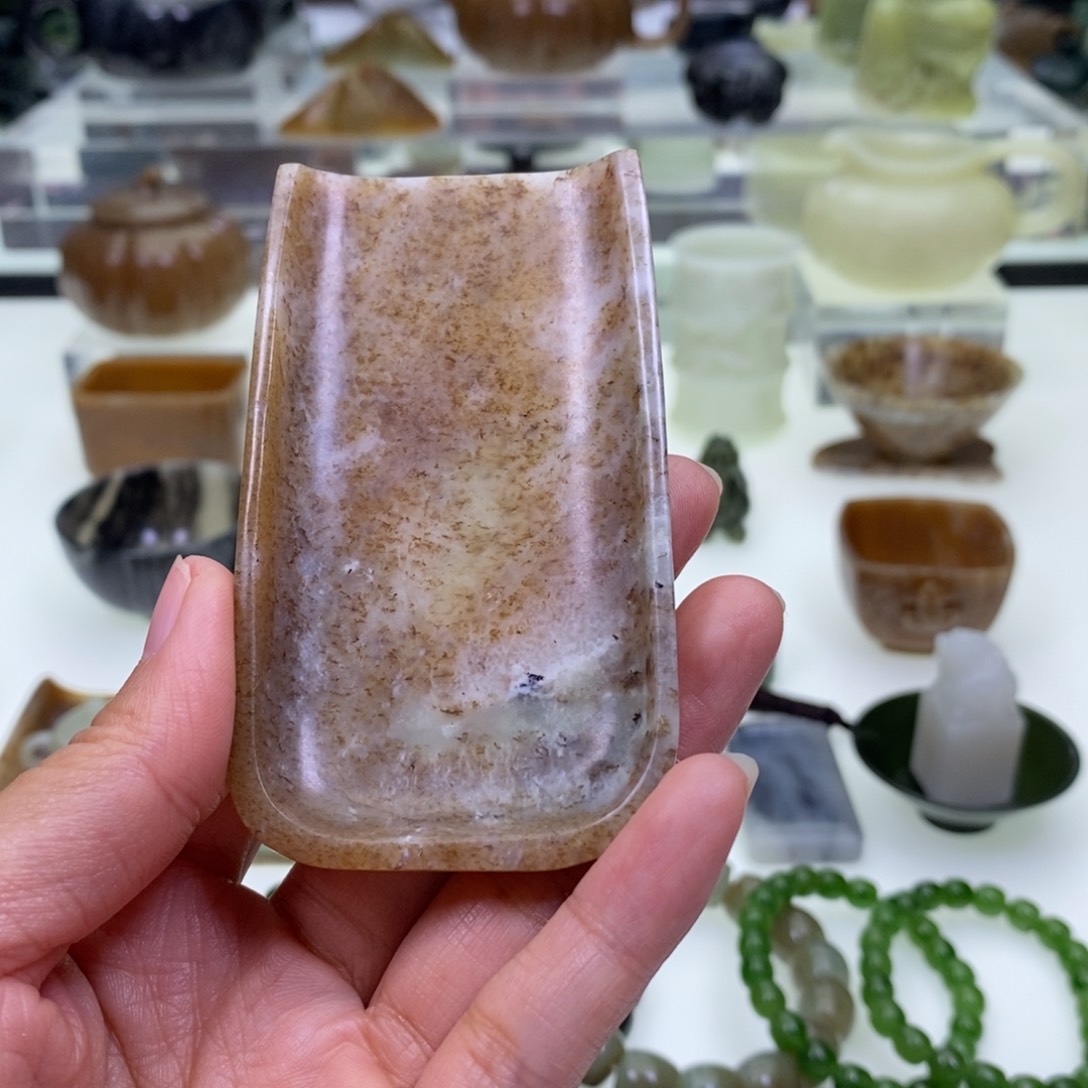 和田玉茶荷足铂镶嵌