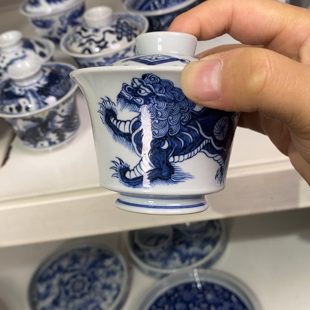 微瑕狮子马蹄盖碗 