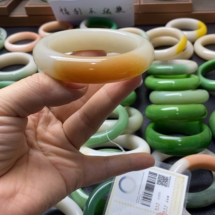 石英质玉手镯未镶嵌