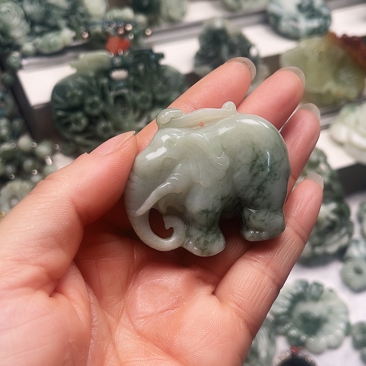 透闪石-蛇纹石玉颈饰未镶嵌