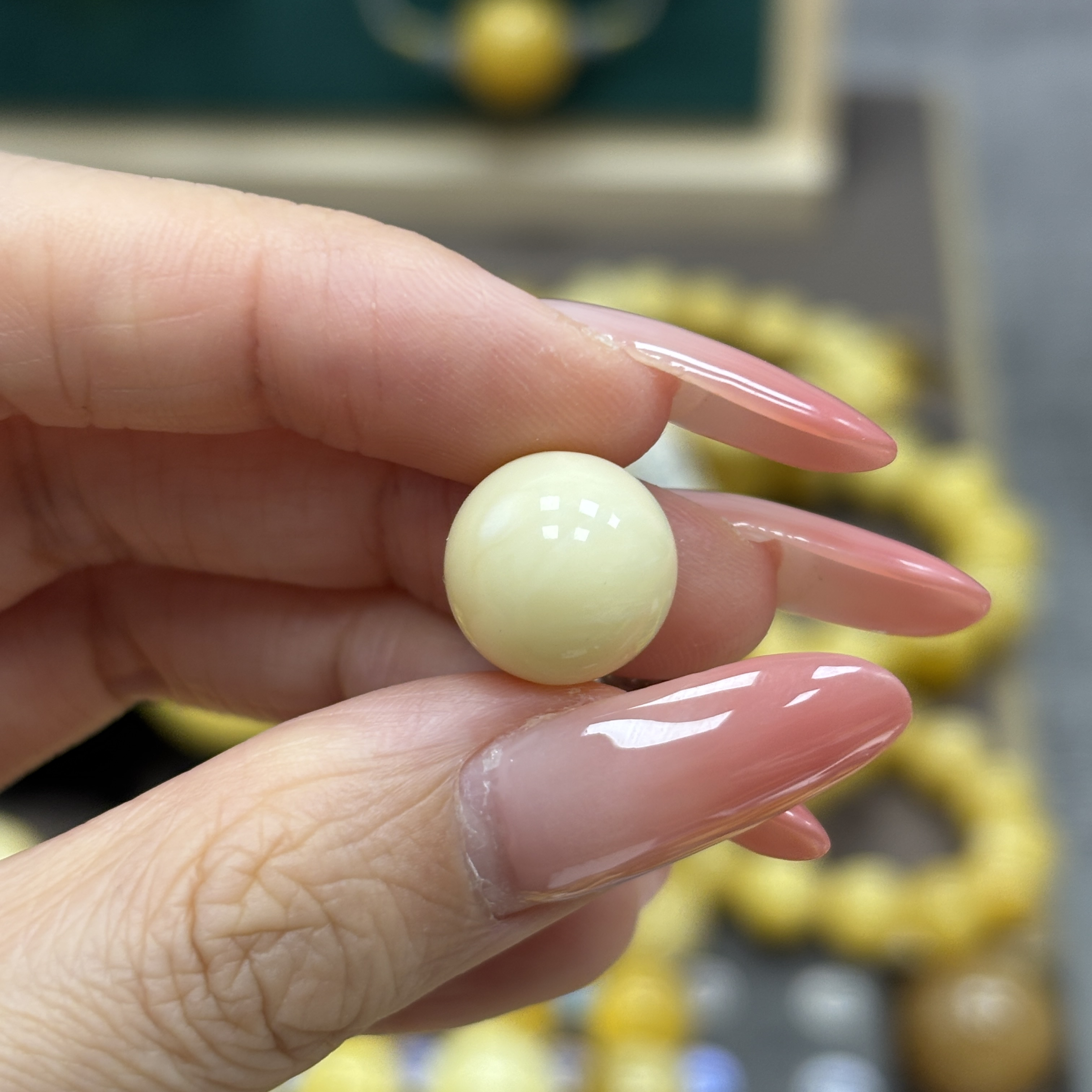 12.6mm带皮色· 小妖珠宝天然原矿琥珀蜜蜡