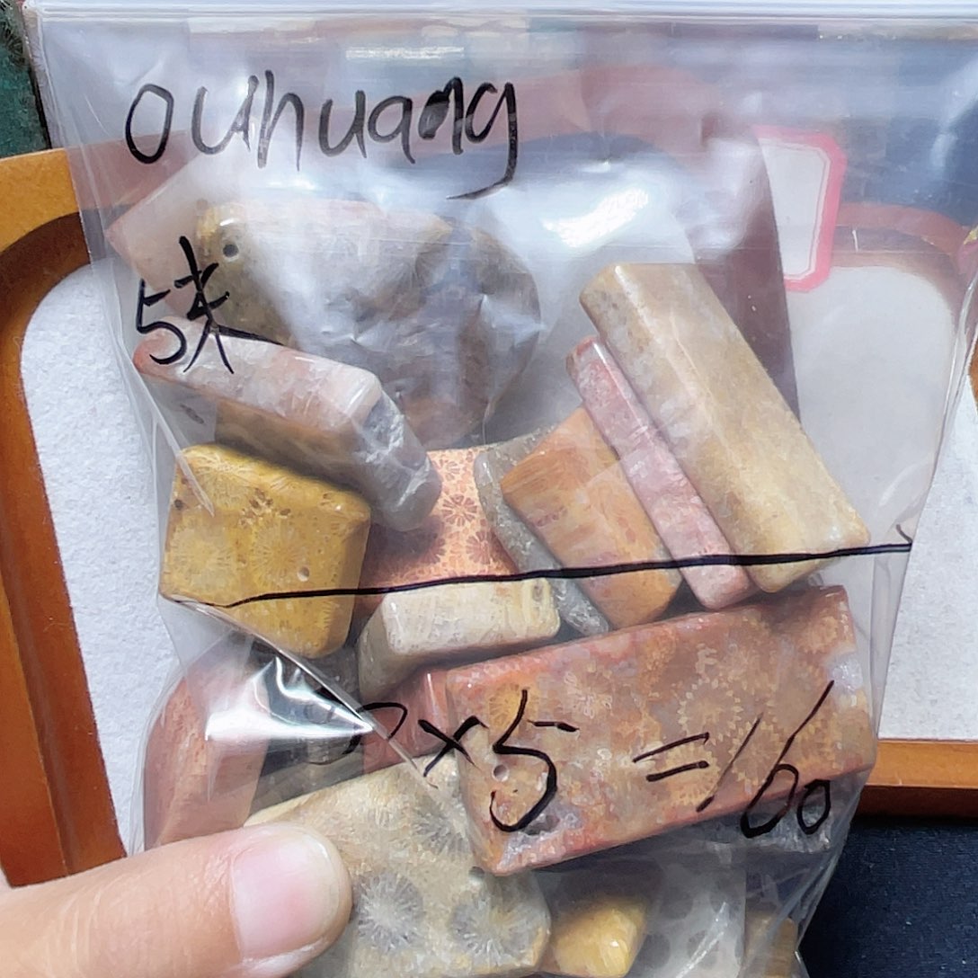 O***g硅化珊瑚（珊瑚玉）合金颈饰