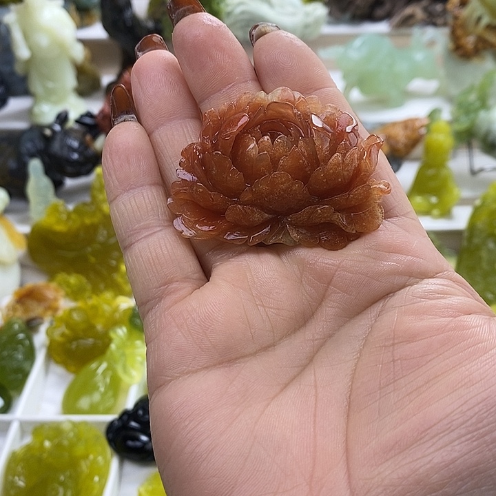 坦***然蛇纹石玉未镶嵌颈饰