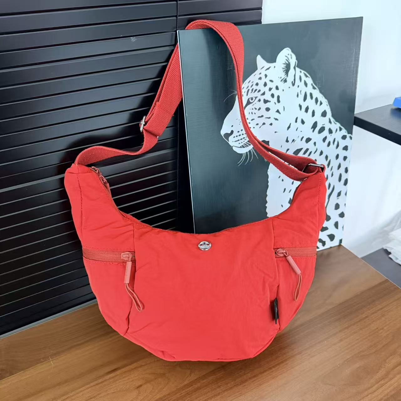 日韩系帆布大容量单肩斜挎包帆布牛角包2025新饺子包