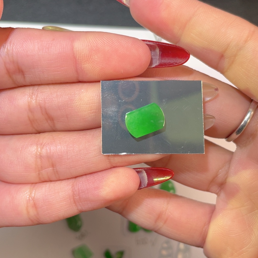 翡翠未镶嵌颈饰裸石