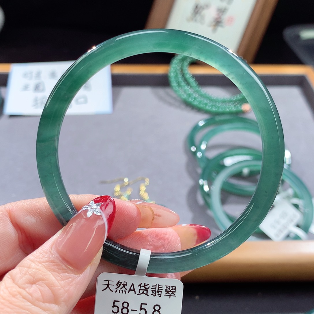 翡翠手镯（圆镯）未镶嵌