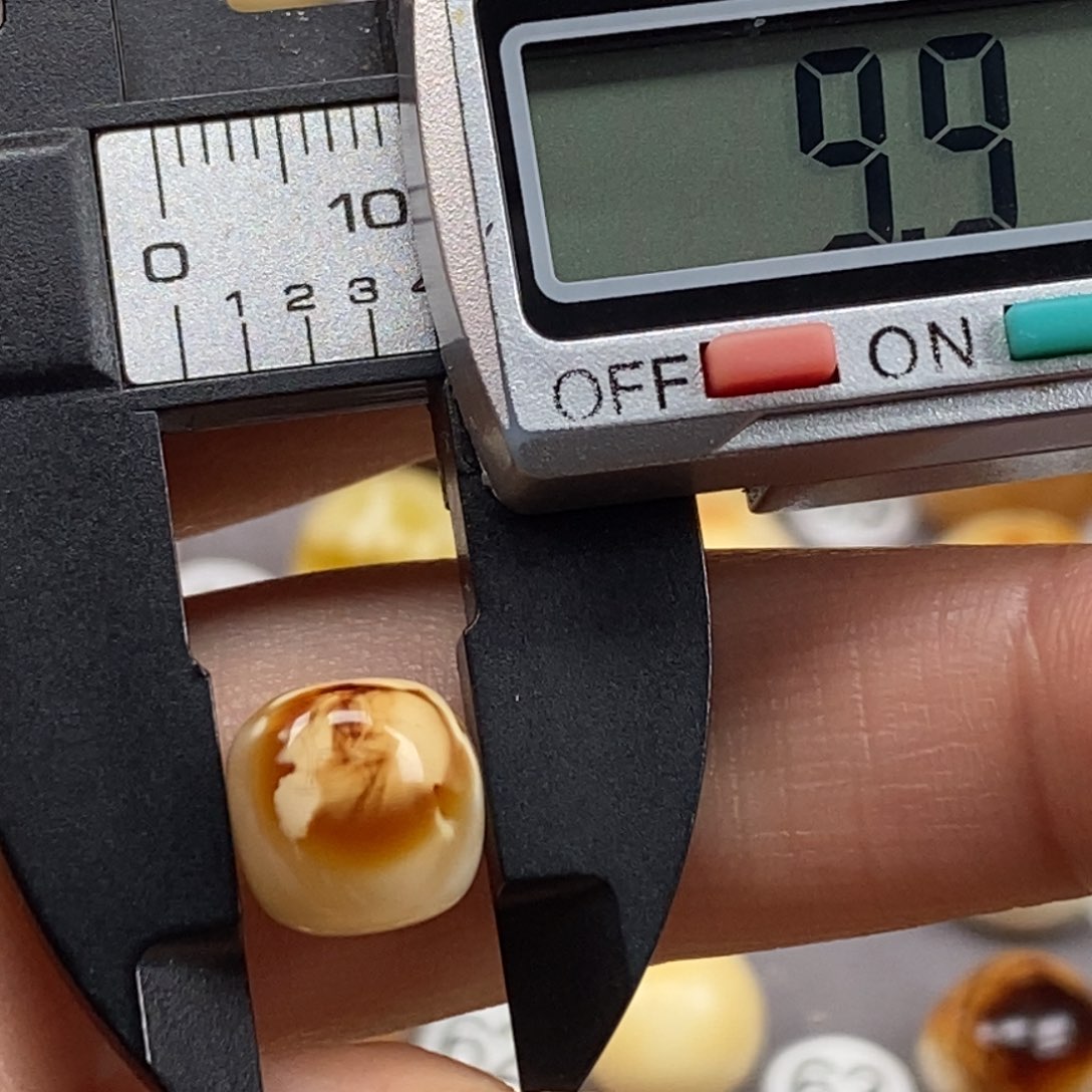 蜜蜡珠宝奇石未镶嵌