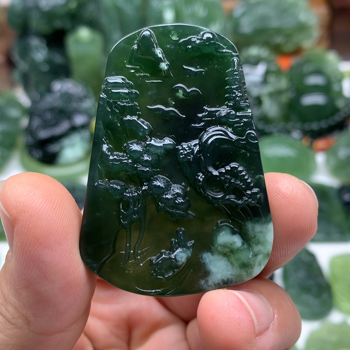 蛇纹石玉颈饰未镶嵌