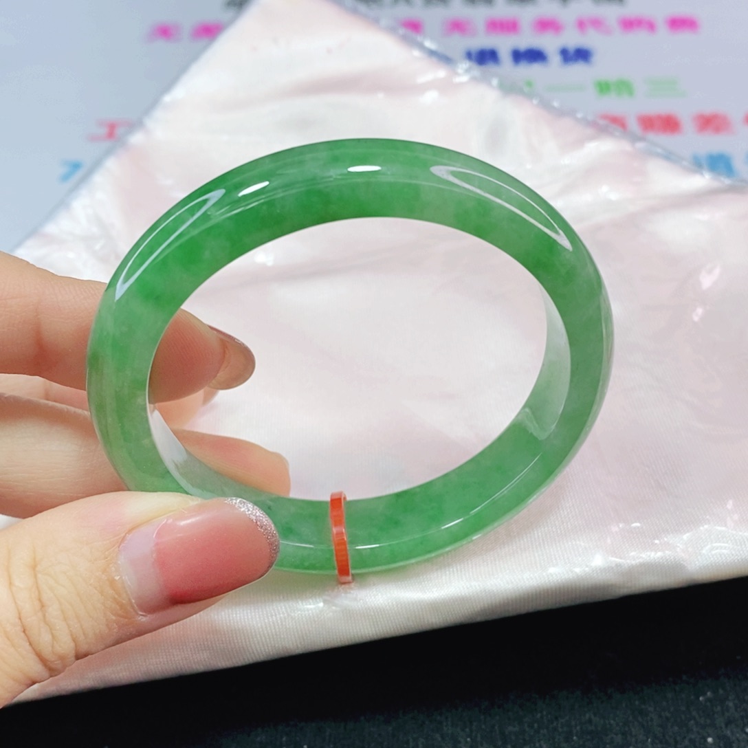 未镶嵌手镯（贵妃镯）翡翠53圈