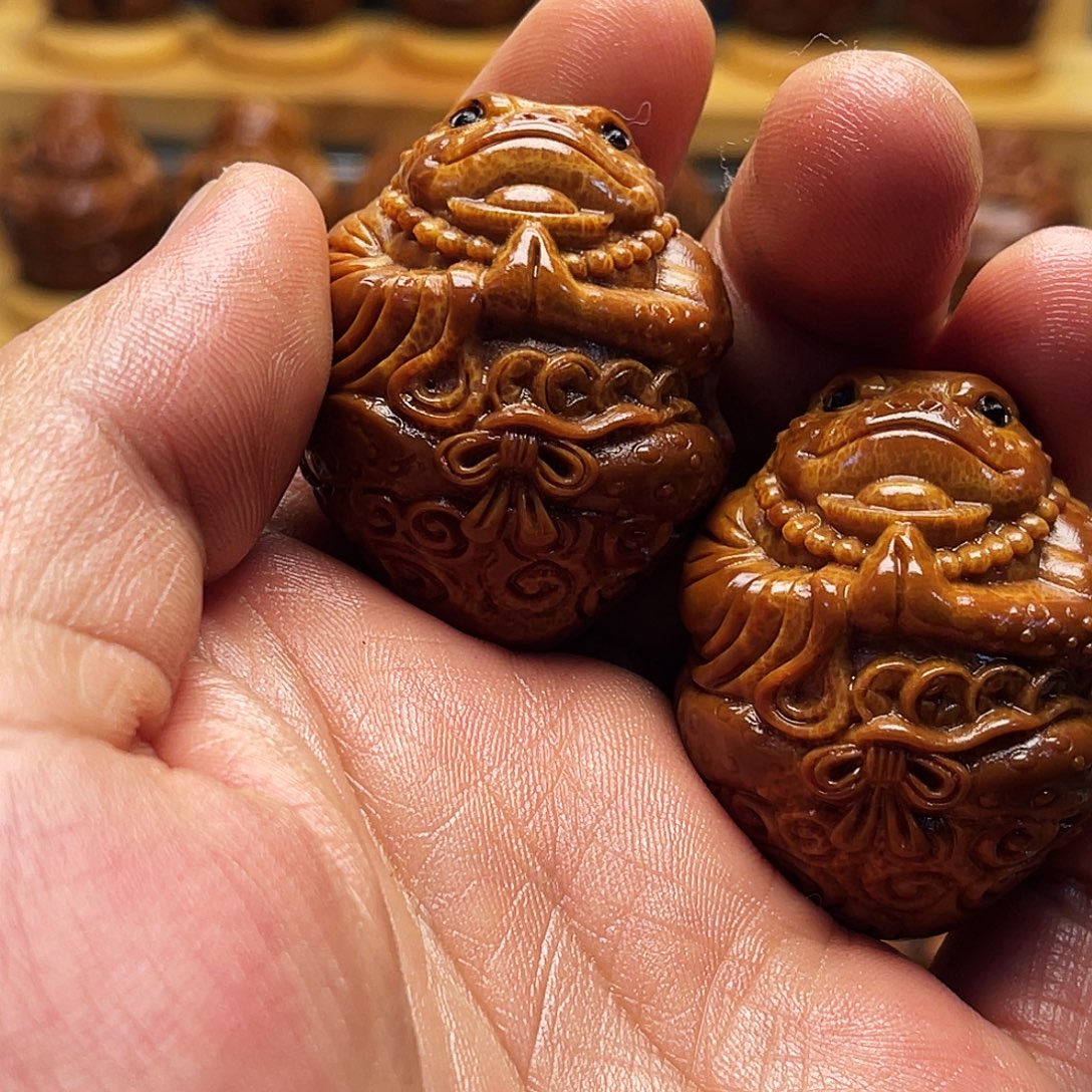 不***名橄榄核把件禅仙手球