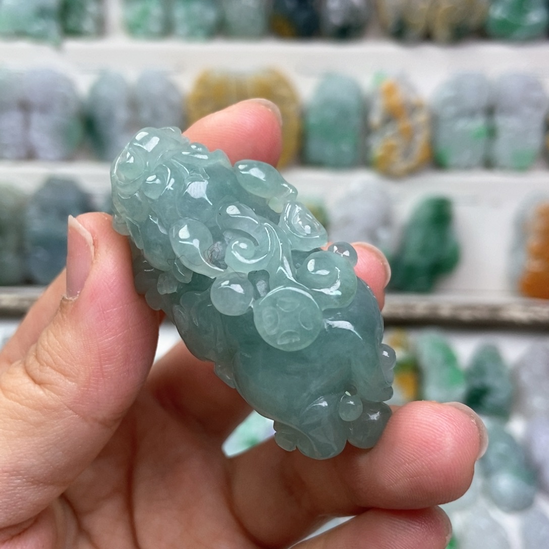 翡翠未镶嵌吊坠(赠链)