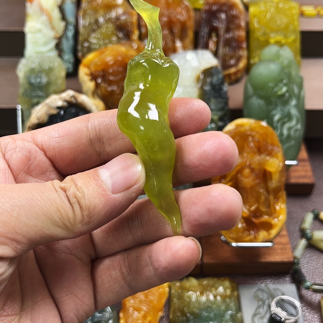 蛇纹石玉未镶嵌颈饰