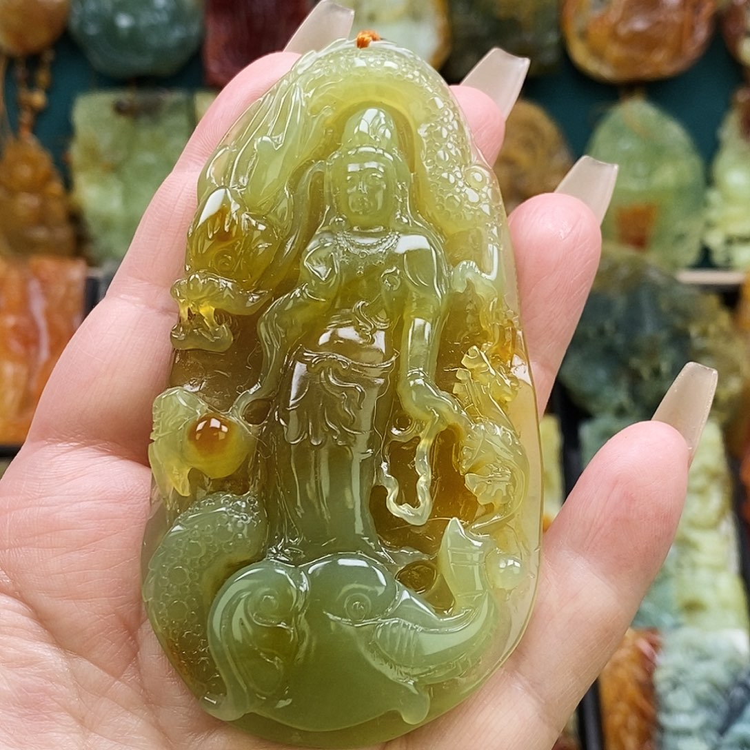 蛇纹石玉未镶嵌颈饰孤品观音
