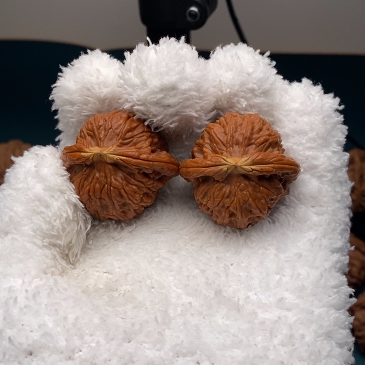 把件文玩核桃38尺黄金顶闷白