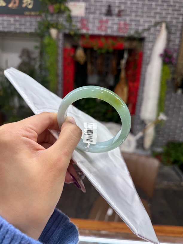 缅甸天然翡翠手镯黄翡带绿透亮带色高冰女款浅绿女士圆镯飘绿百搭