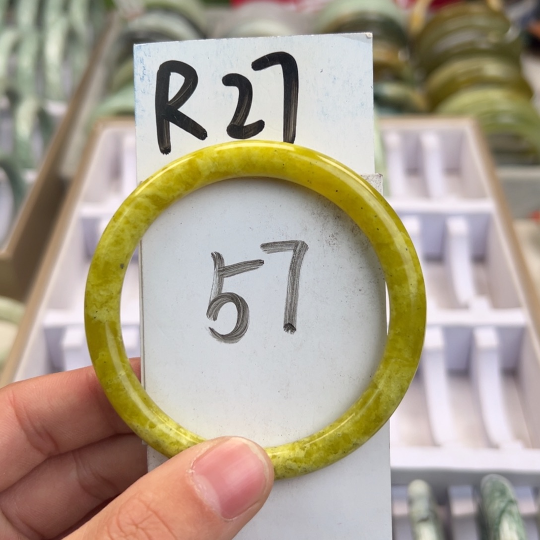 岫玉手镯未镶嵌天然岫玉微瑕，可以正常佩戴