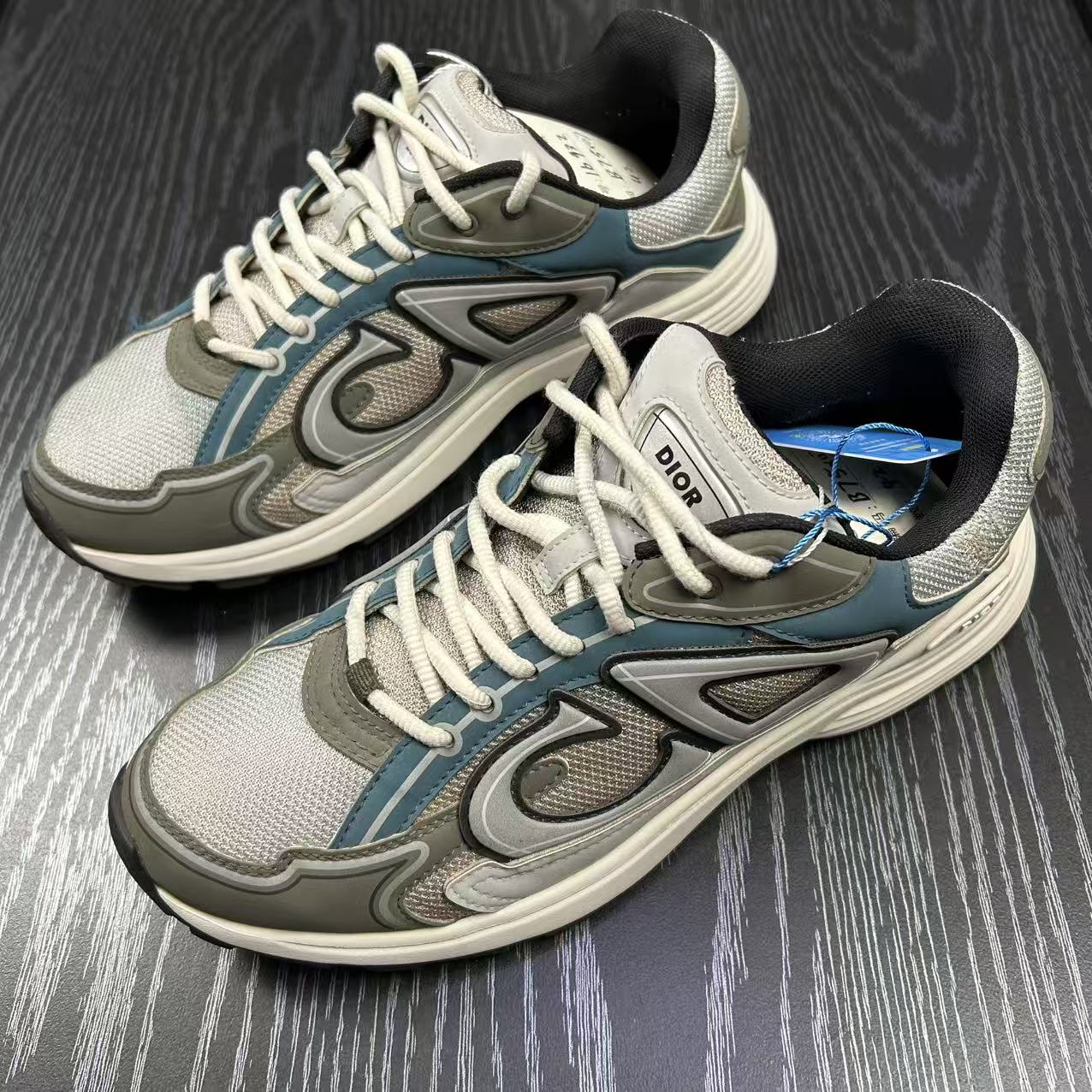95新 DIOR/迪奥 白蓝运动鞋 42 码 lb932