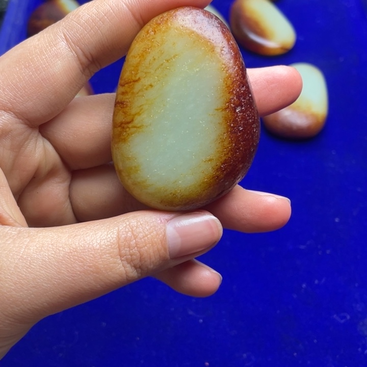 呓***生和田玉未镶嵌颈饰