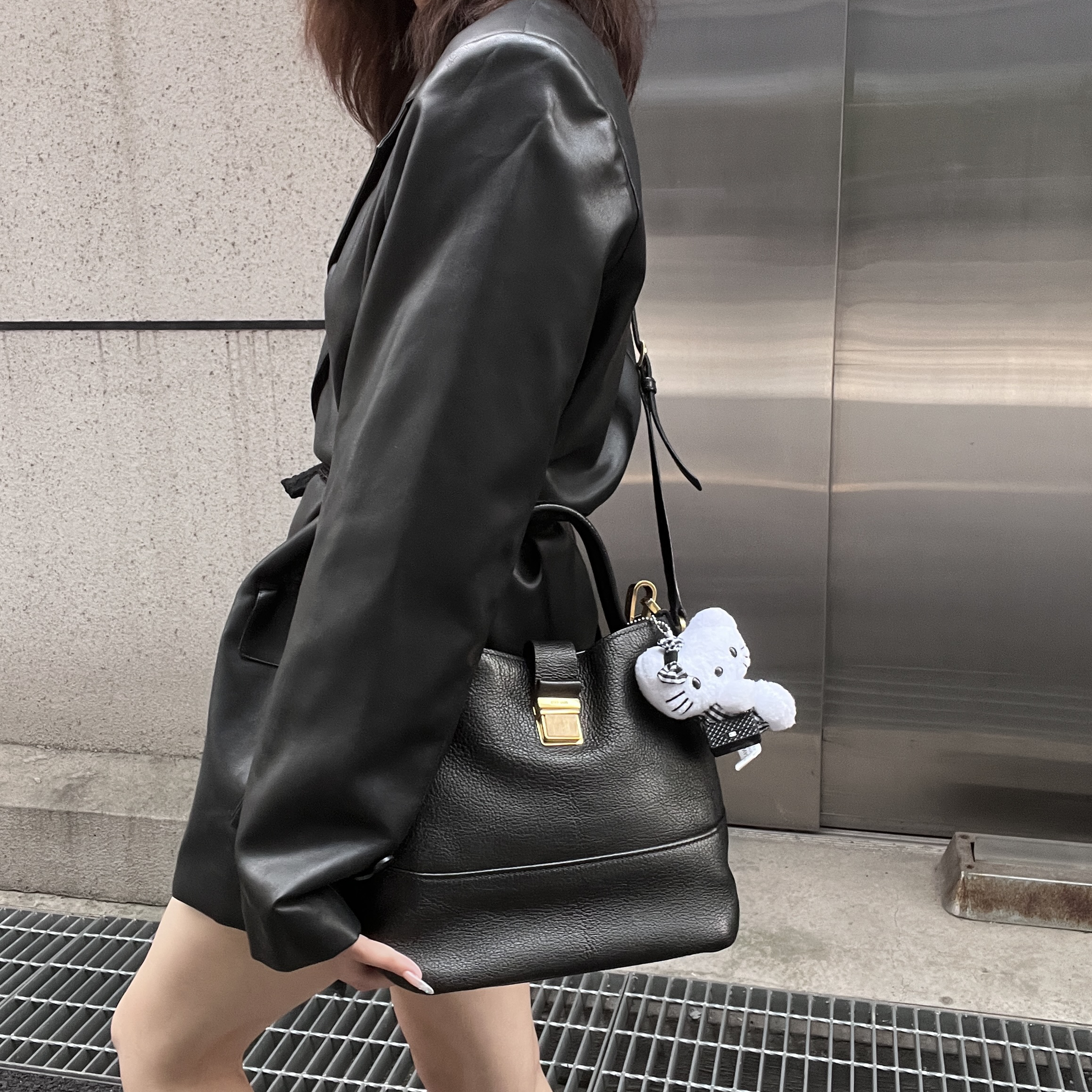 95新 MIU MIU/缪缪 黑色金扣水桶包