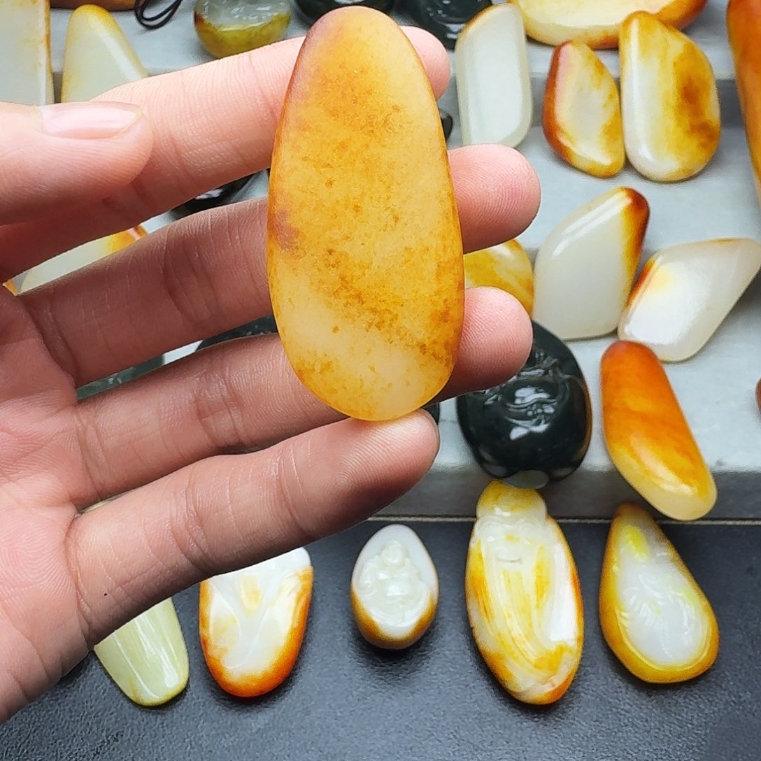 和田玉未镶嵌颈饰