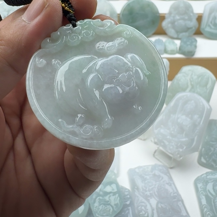 甜***。翡翠未镶嵌颈饰天然缅甸A货翡翠