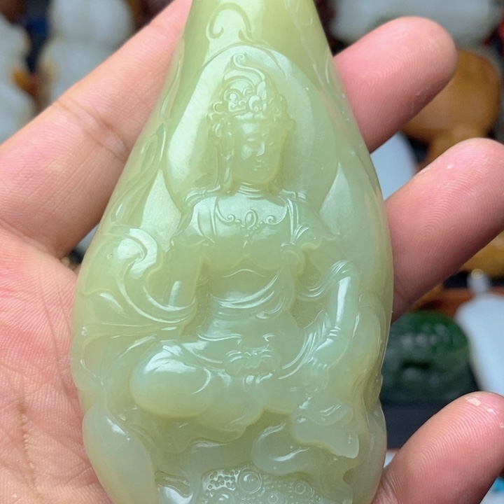 和田玉未镶嵌把件