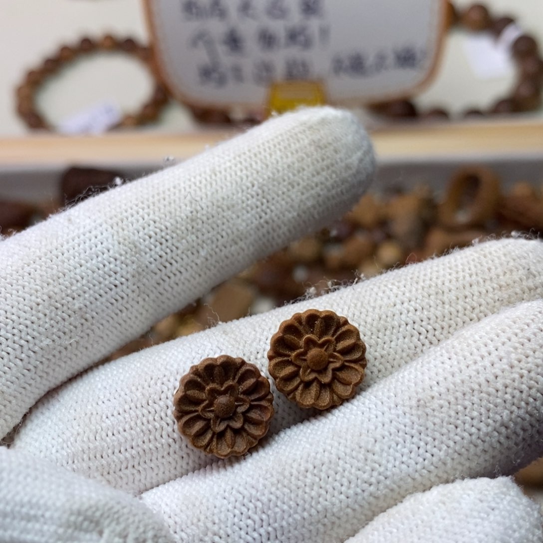 檀香木散珠印度迈索尔老山檀1.2微瑕花一对