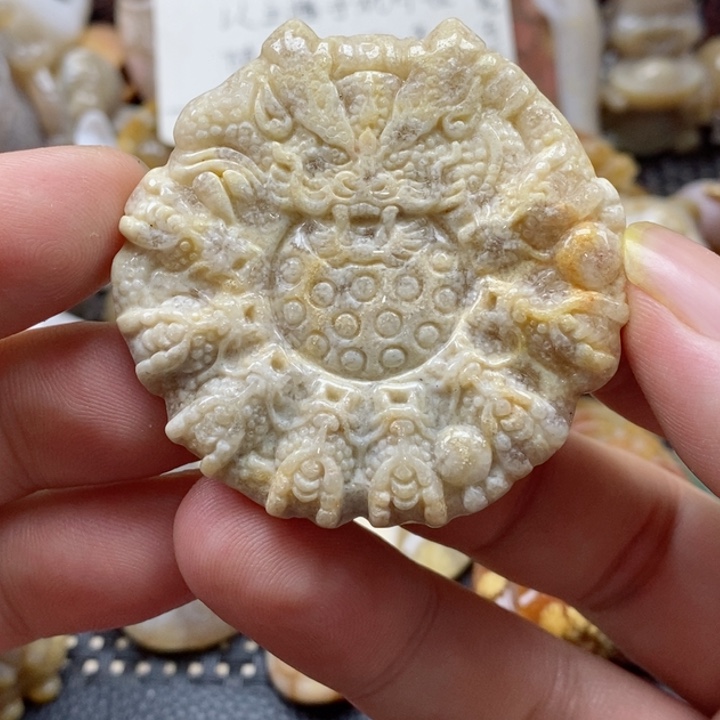 硅化珊瑚（珊瑚玉）颈饰未镶嵌