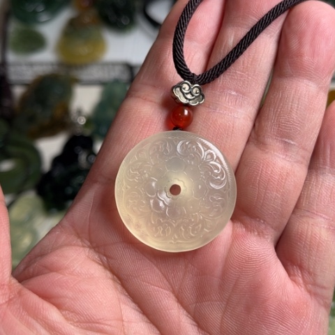 蛇纹石玉颈饰未镶嵌