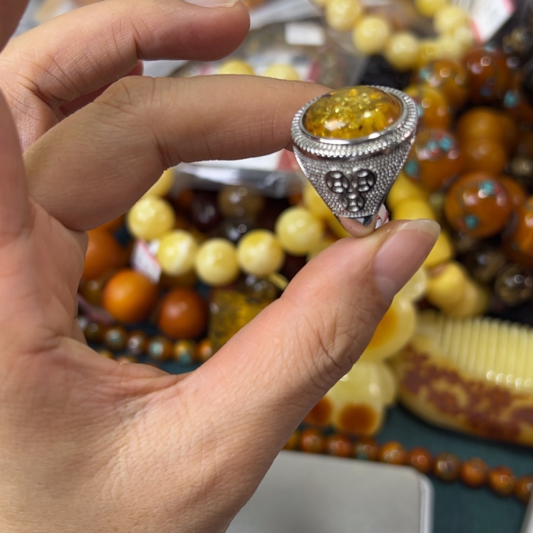 未镶嵌琥珀珠宝奇石836