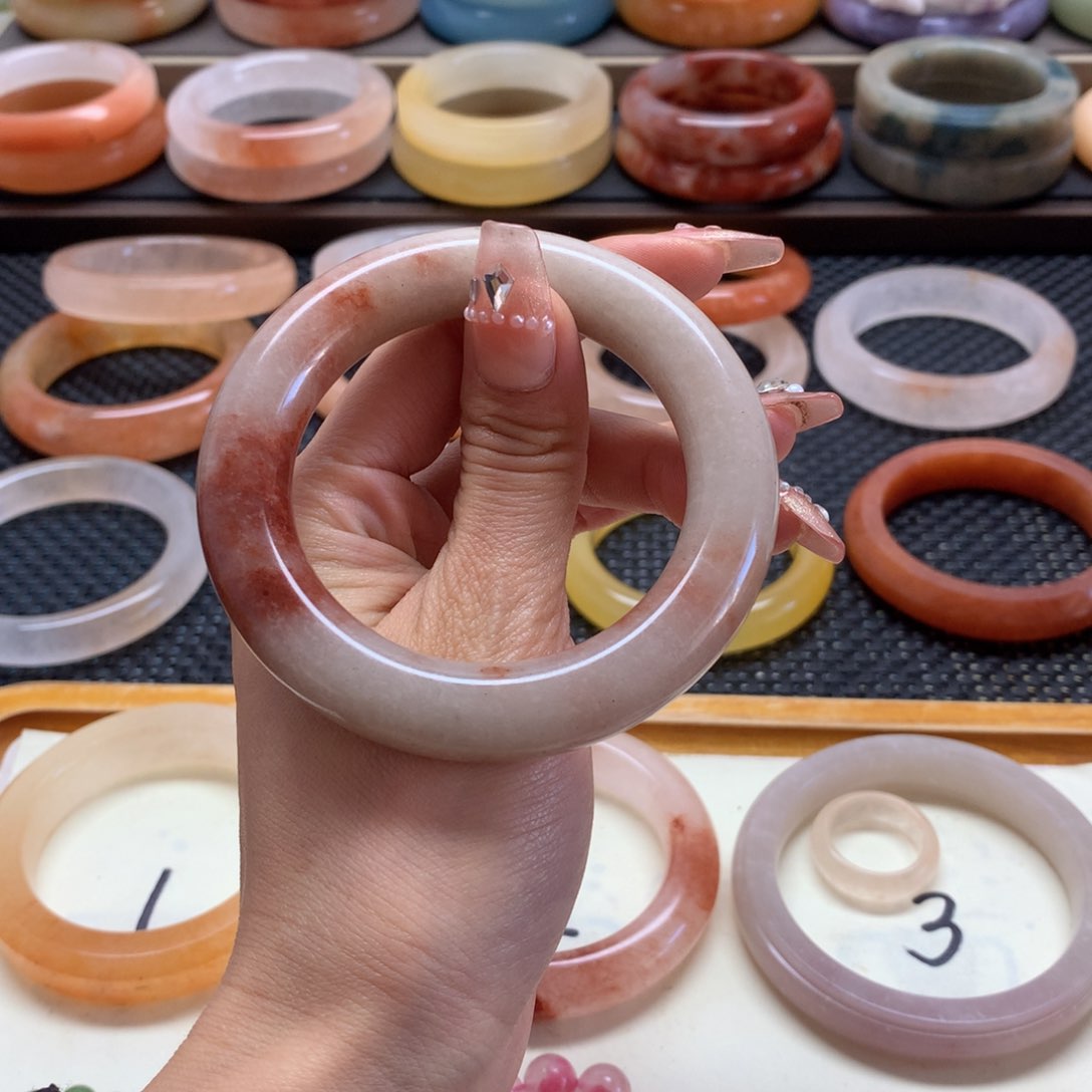 石英质玉手镯未镶嵌